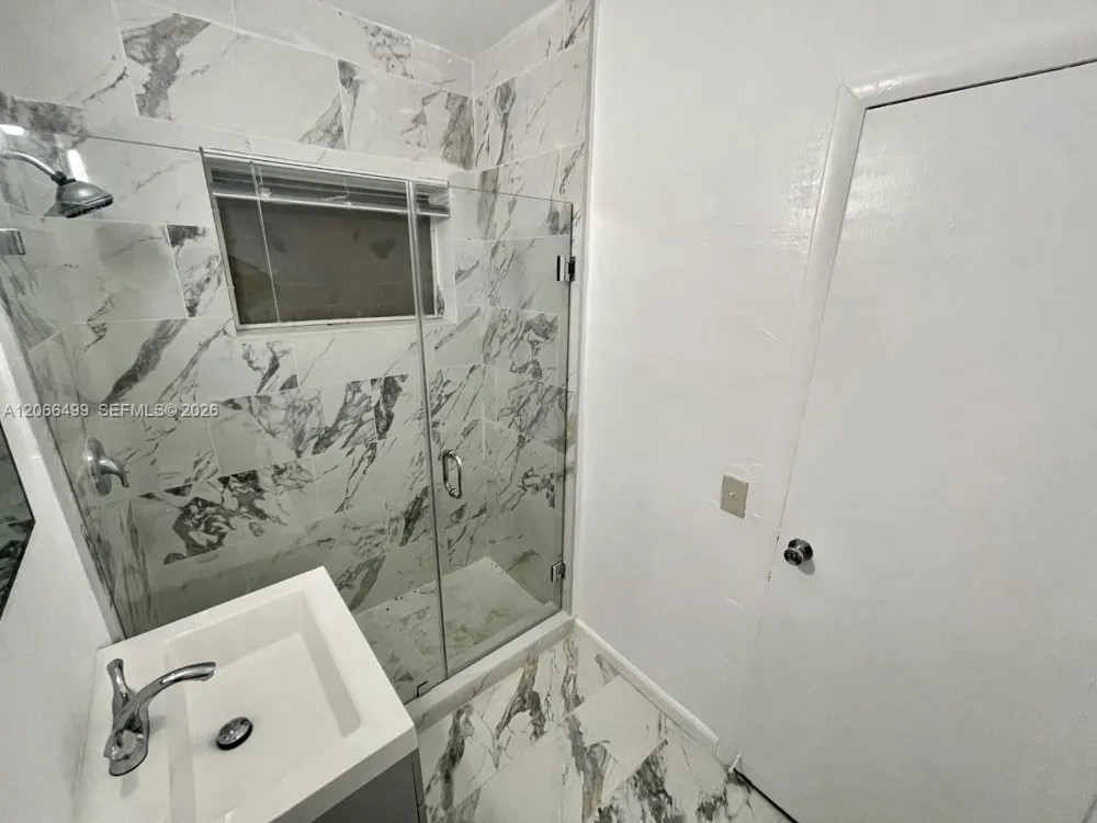218 Santillane Ave #21 Coral Gables, FL 33134