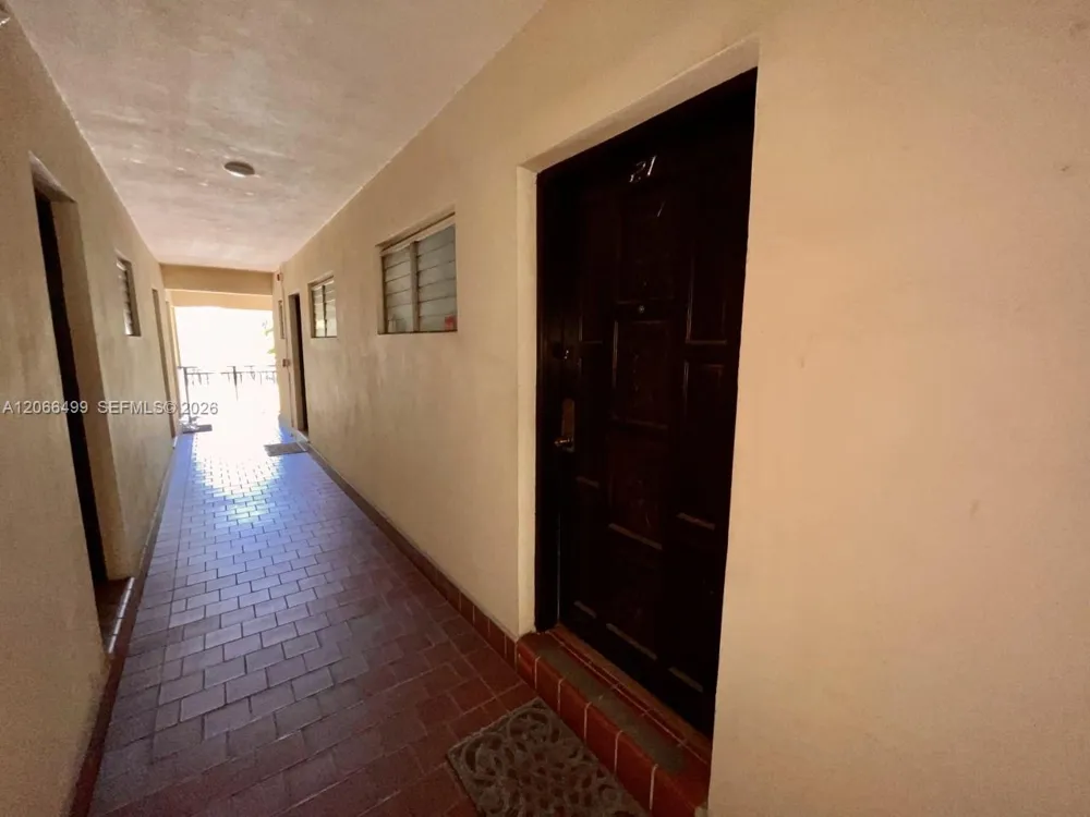 218 Santillane Ave #21 Coral Gables, FL 33134