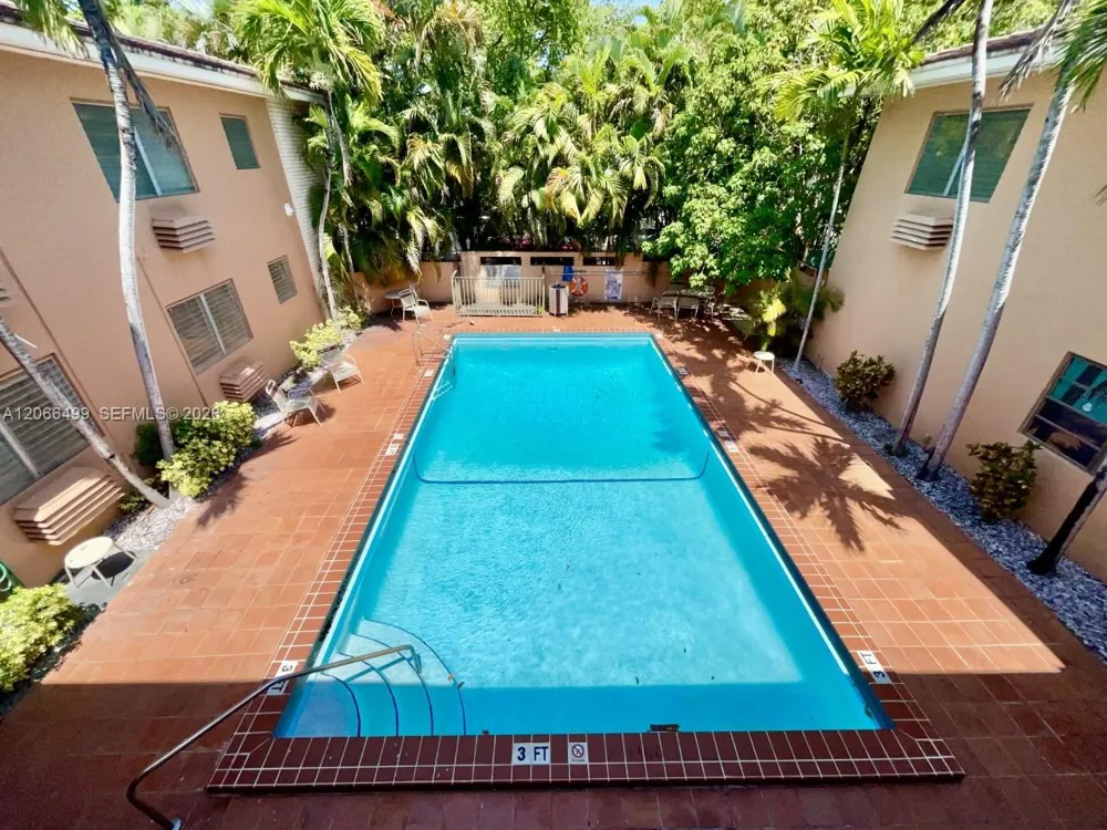 218 Santillane Ave #21 Coral Gables, FL 33134