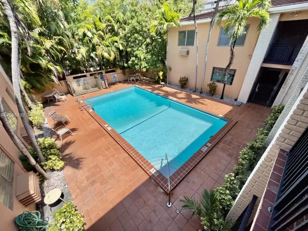 218 Santillane Ave #21 Coral Gables, FL 33134