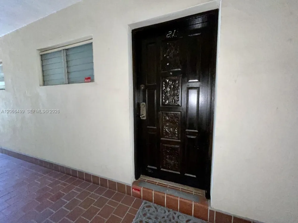 218 Santillane Ave #21 Coral Gables, FL 33134