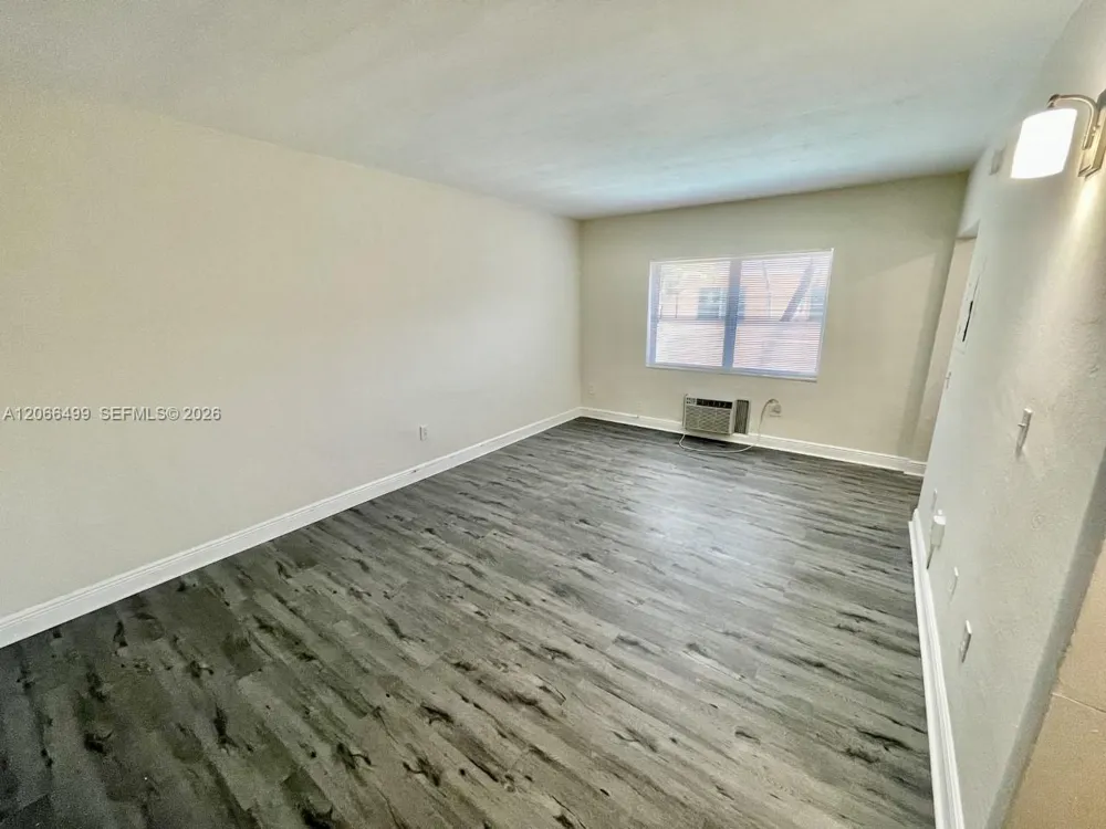 218 Santillane Ave #21 Coral Gables, FL 33134