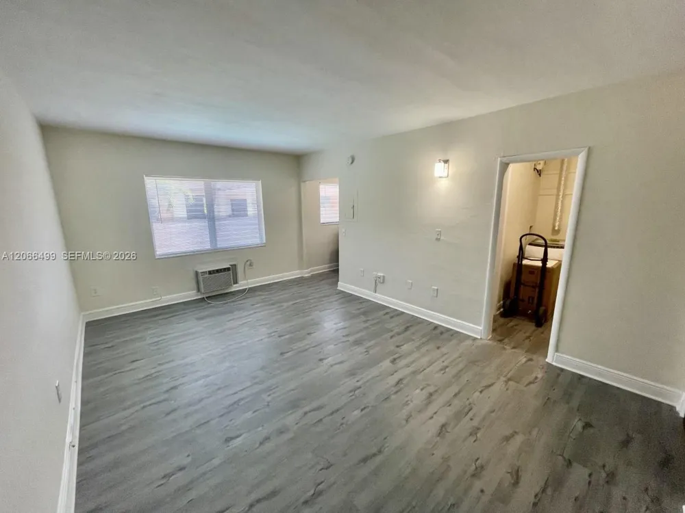 218 Santillane Ave #21 Coral Gables, FL 33134