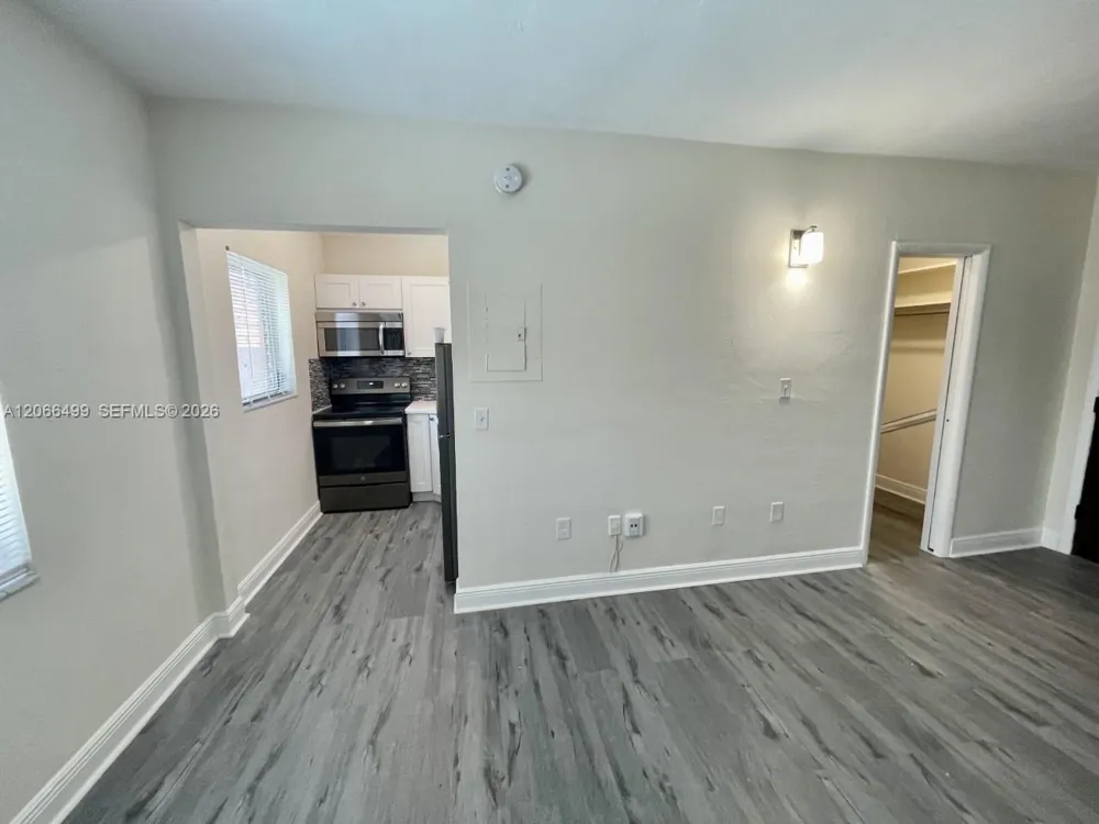 218 Santillane Ave #21 Coral Gables, FL 33134
