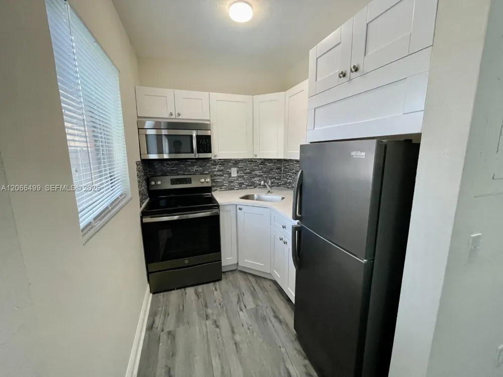 218 Santillane Ave #21 Coral Gables, FL 33134