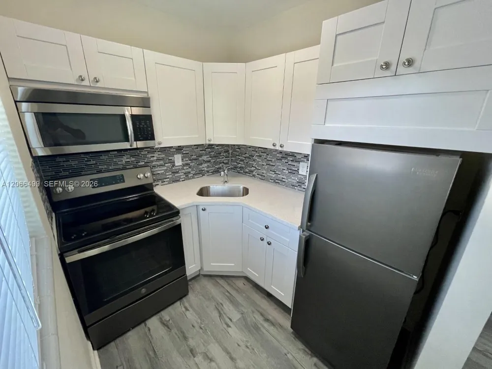 218 Santillane Ave #21 Coral Gables, FL 33134
