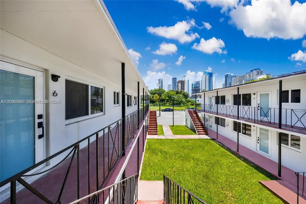 1150 NW 1st Pl #4 Miami, FL 33136