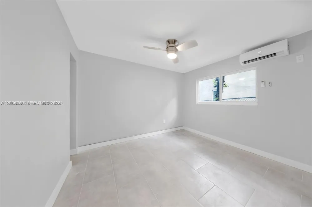1150 NW 1st Pl #4 Miami, FL 33136