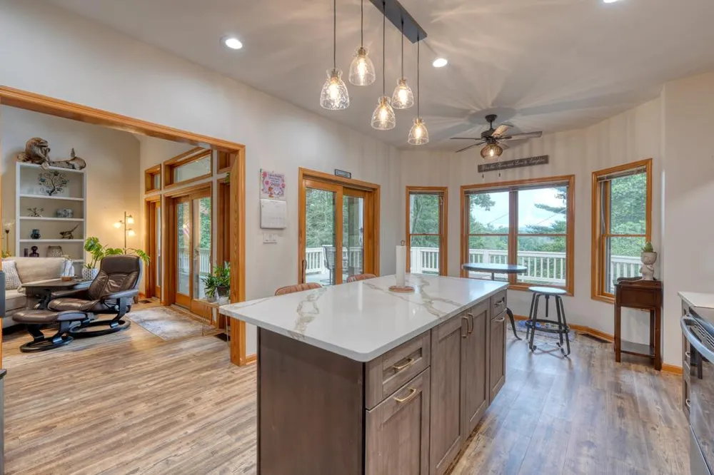 39 Mccracken Cove Road Hayesville, NC 28904