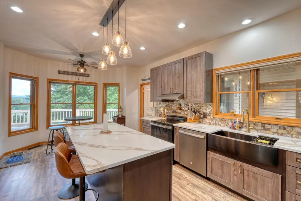 39 Mccracken Cove Road Hayesville, NC 28904