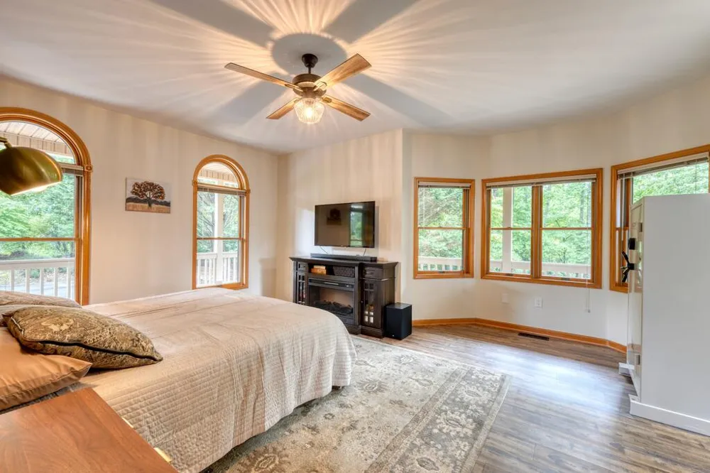 39 Mccracken Cove Road Hayesville, NC 28904