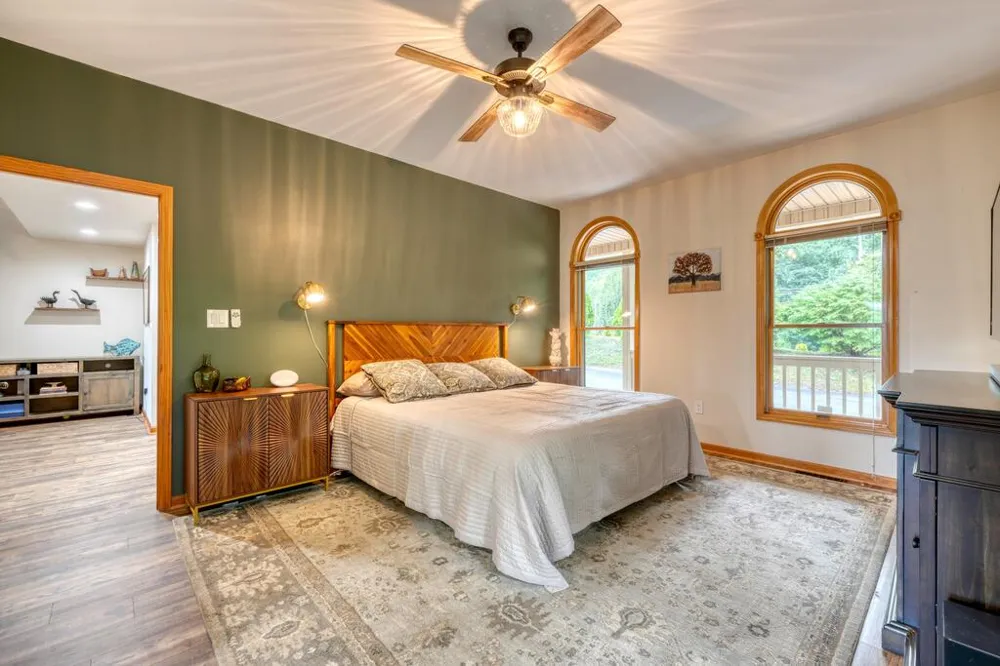 39 Mccracken Cove Road Hayesville, NC 28904