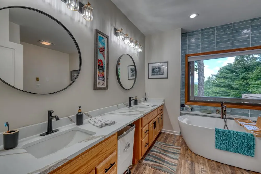39 Mccracken Cove Road Hayesville, NC 28904