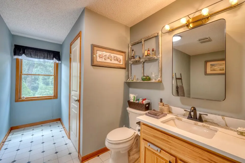39 Mccracken Cove Road Hayesville, NC 28904