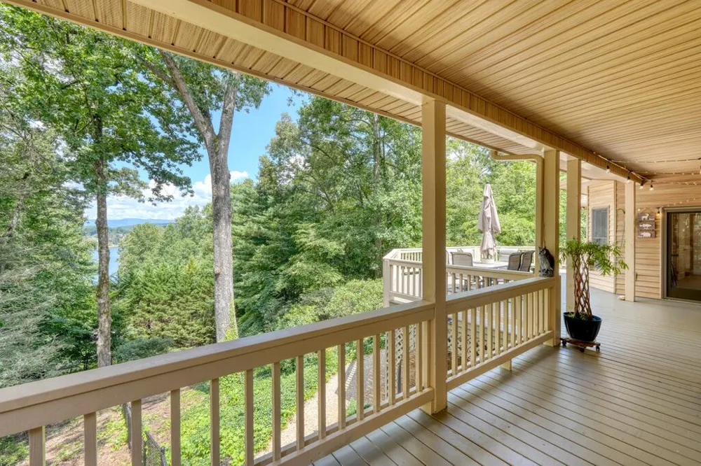 39 Mccracken Cove Road Hayesville, NC 28904