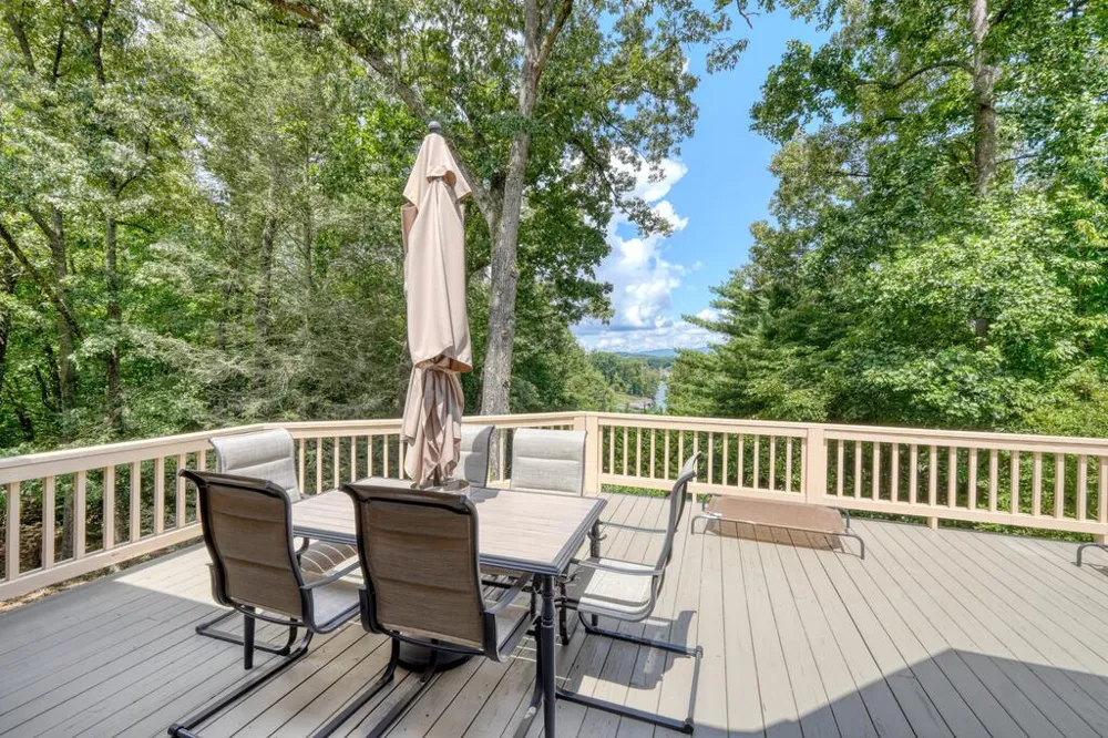 39 Mccracken Cove Road Hayesville, NC 28904