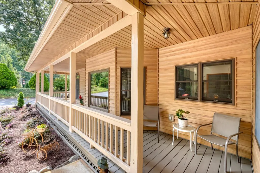 39 Mccracken Cove Road Hayesville, NC 28904