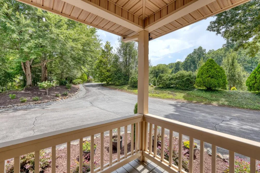 39 Mccracken Cove Road Hayesville, NC 28904