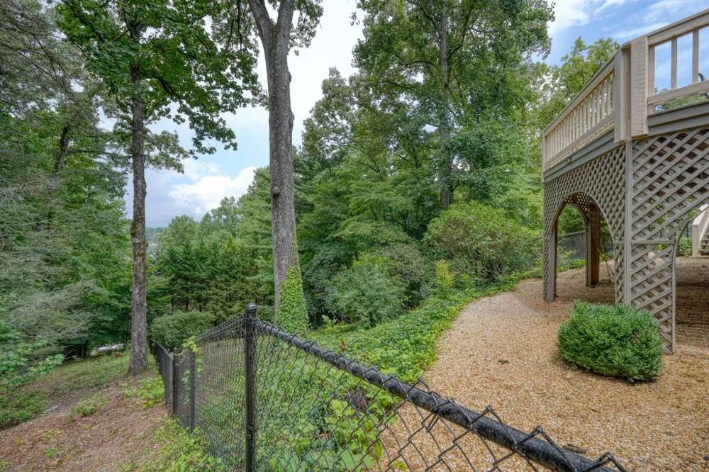 39 Mccracken Cove Road Hayesville, NC 28904
