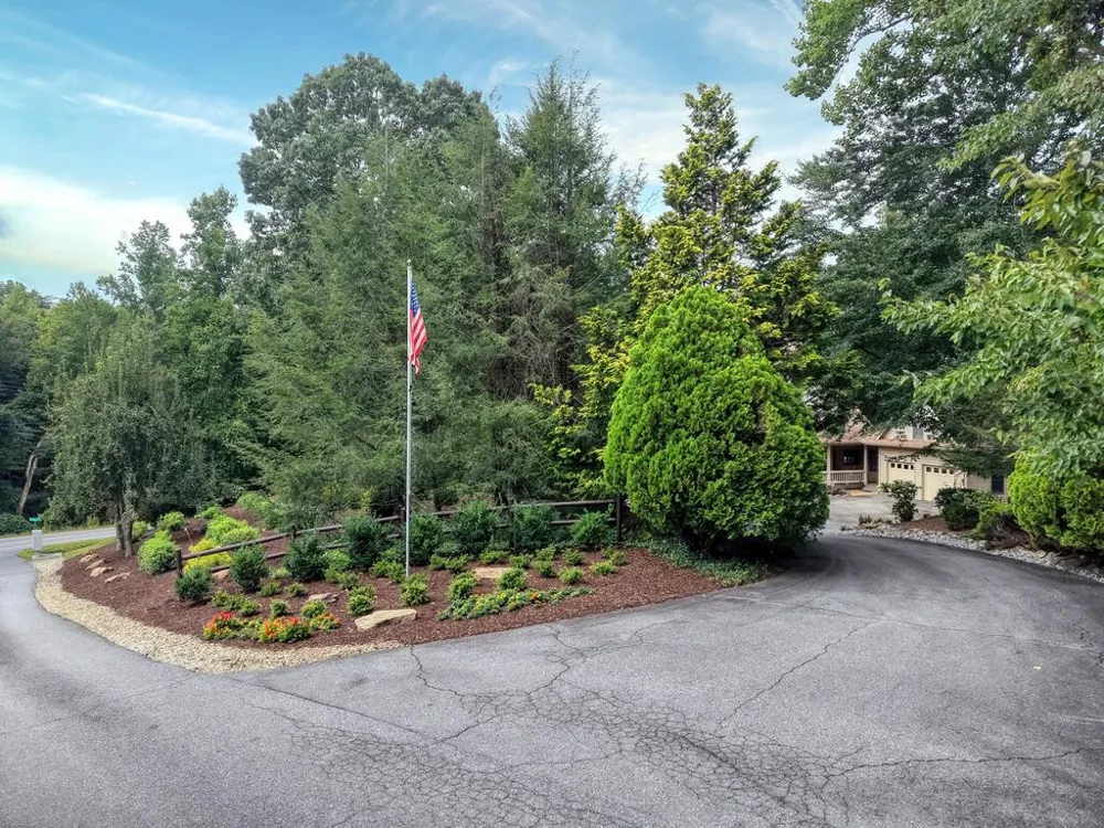 39 Mccracken Cove Road Hayesville, NC 28904