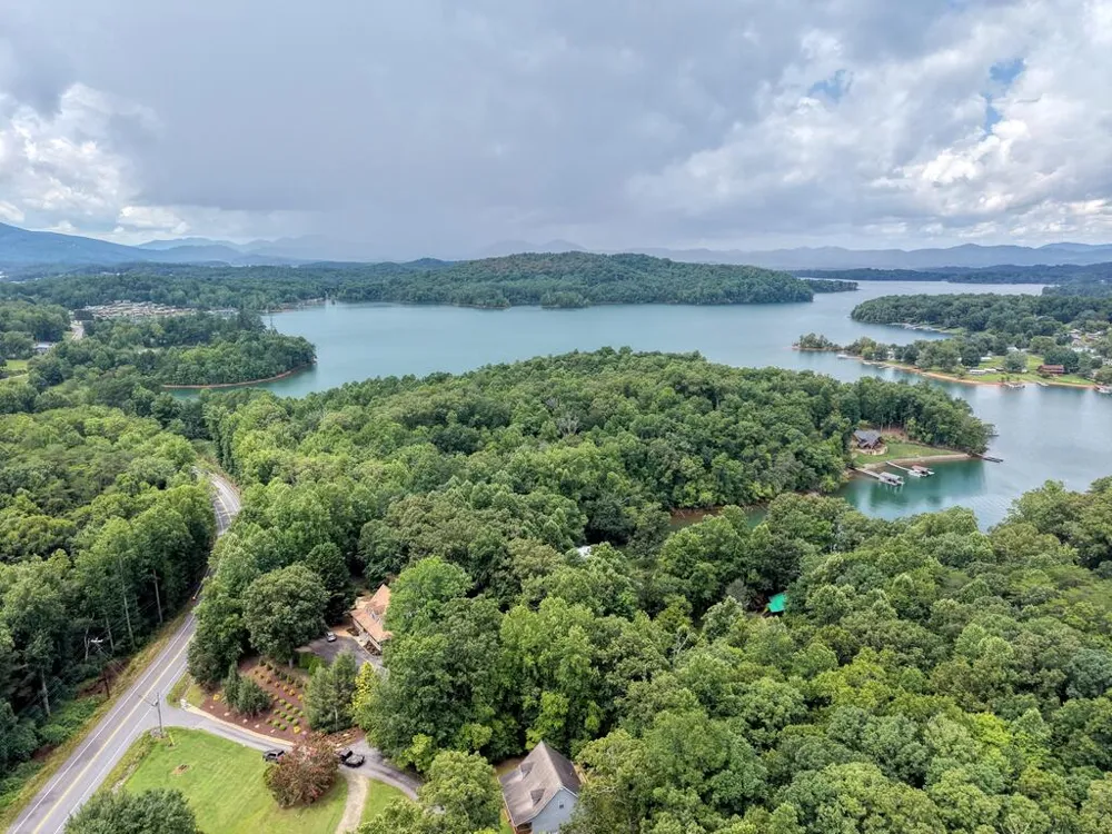 39 Mccracken Cove Road Hayesville, NC 28904
