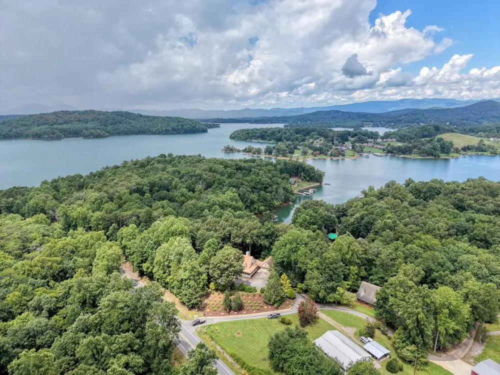 39 Mccracken Cove Road Hayesville, NC 28904