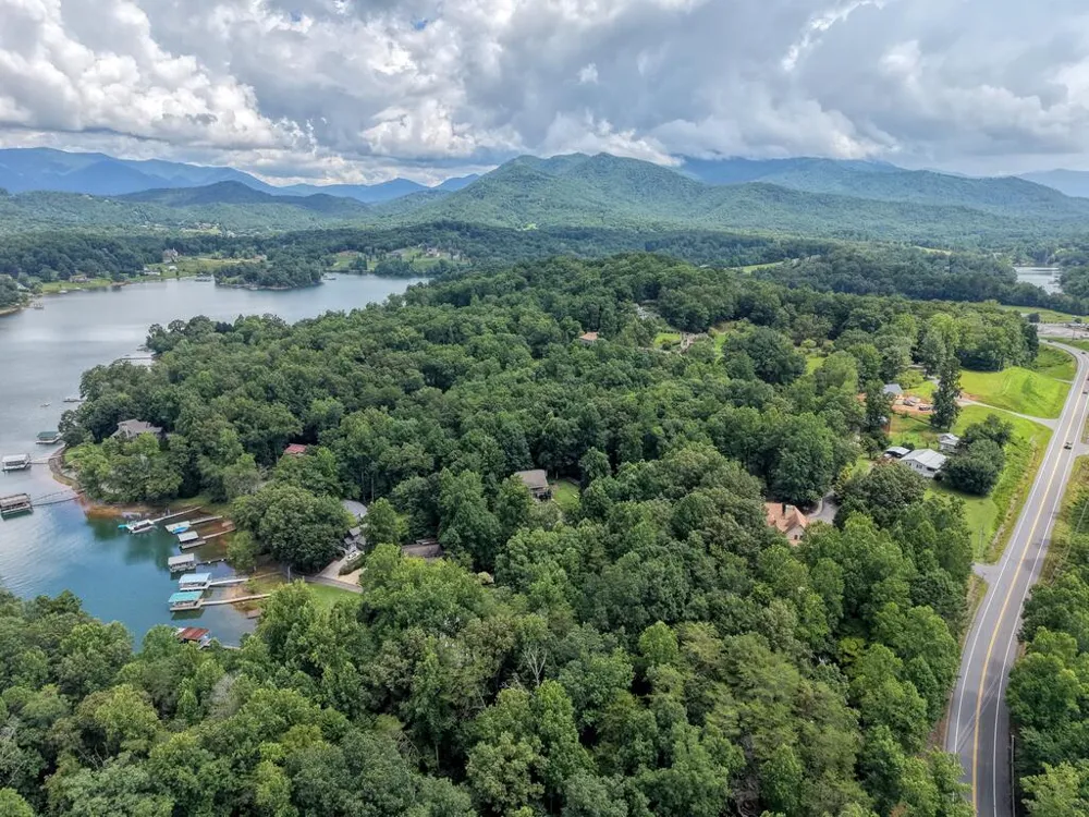 39 Mccracken Cove Road Hayesville, NC 28904