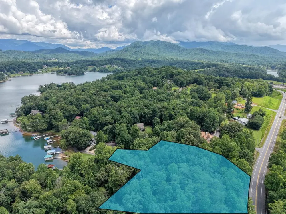 39 Mccracken Cove Road Hayesville, NC 28904