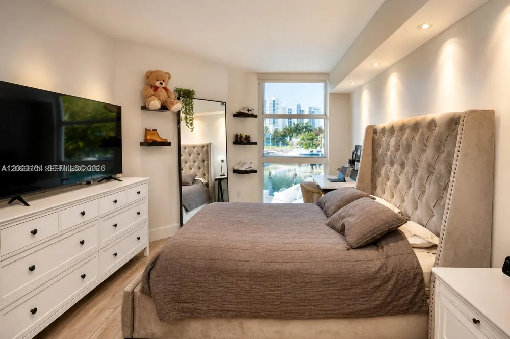 3370 Hidden Bay Dr #213 Aventura, FL 33180