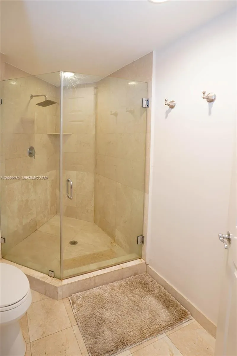 3370 Hidden Bay Dr #213 Aventura, FL 33180