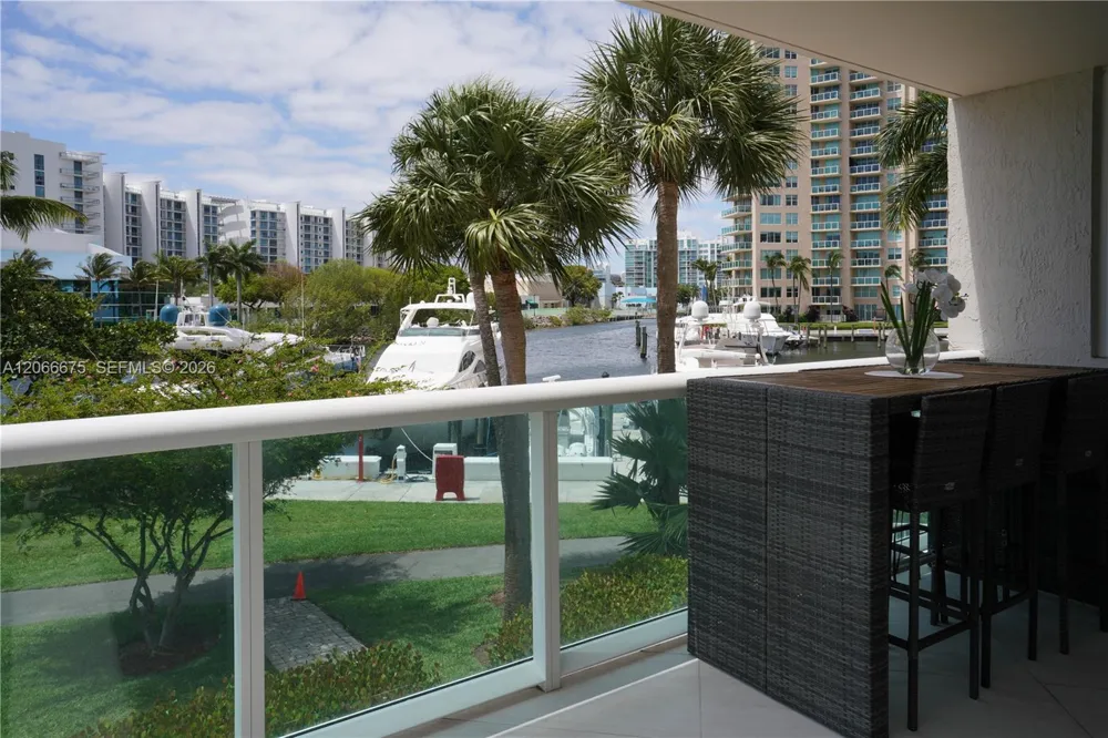 3370 Hidden Bay Dr #213 Aventura, FL 33180