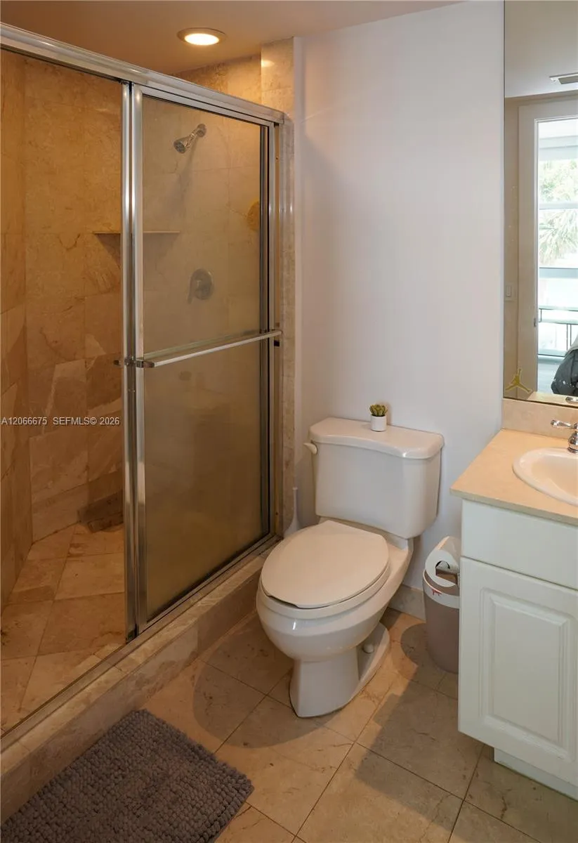3370 Hidden Bay Dr #213 Aventura, FL 33180