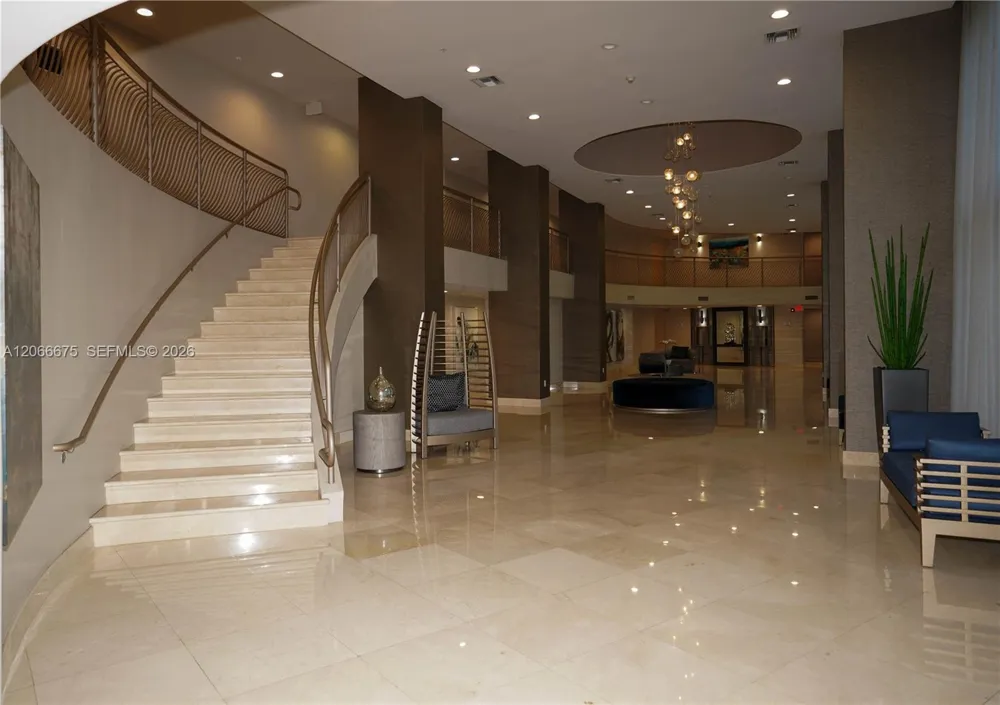 3370 Hidden Bay Dr #213 Aventura, FL 33180