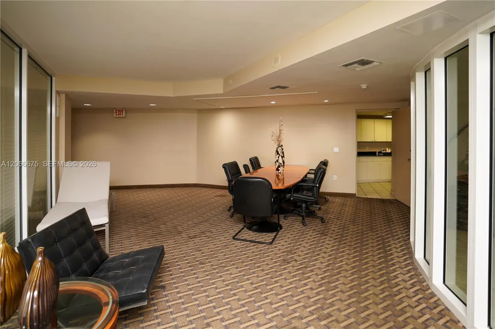 3370 Hidden Bay Dr #213 Aventura, FL 33180