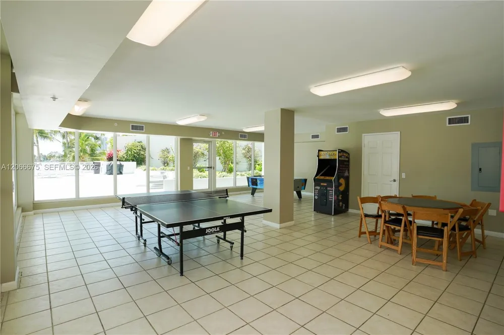 3370 Hidden Bay Dr #213 Aventura, FL 33180