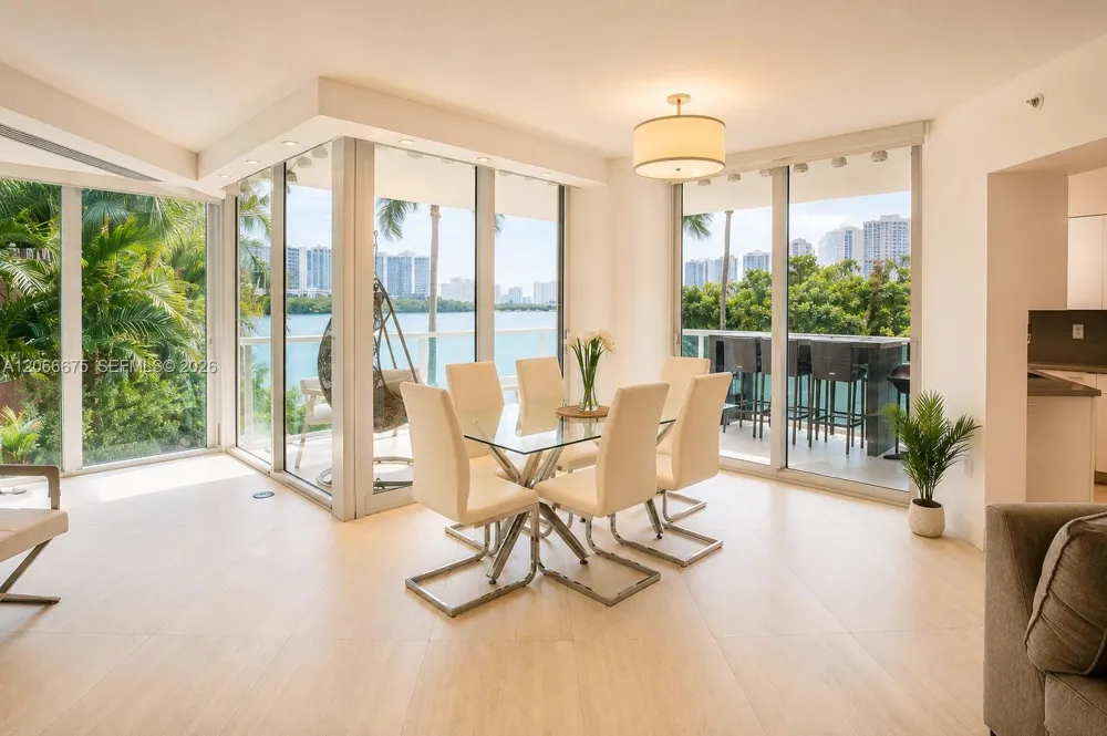 3370 Hidden Bay Dr #213 Aventura, FL 33180