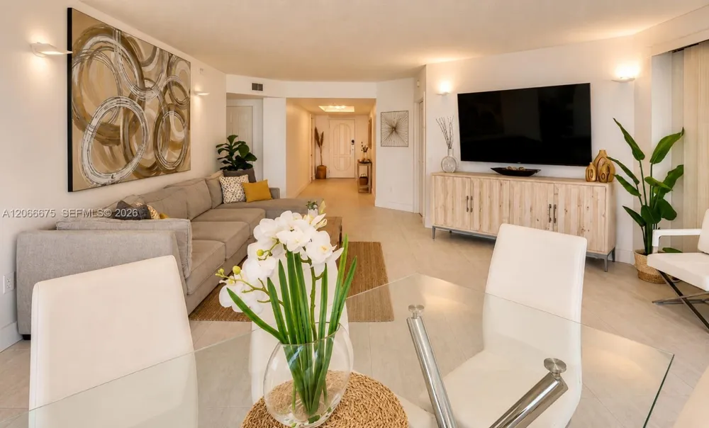 3370 Hidden Bay Dr #213 Aventura, FL 33180