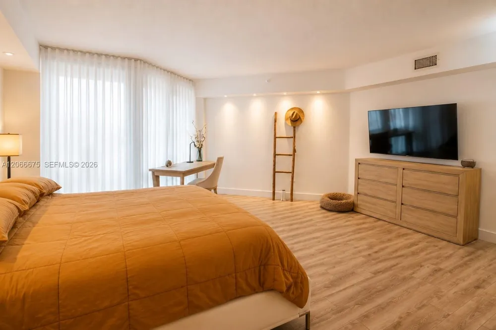 3370 Hidden Bay Dr #213 Aventura, FL 33180
