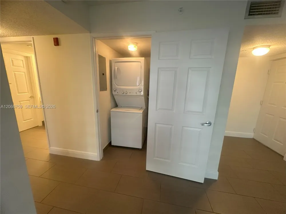 2640 S University Dr #118 Davie, FL 33328