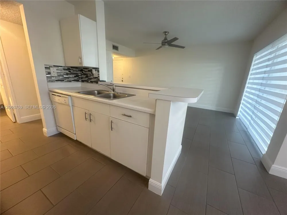 2640 S University Dr #118 Davie, FL 33328