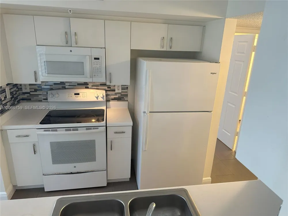 2640 S University Dr #118 Davie, FL 33328