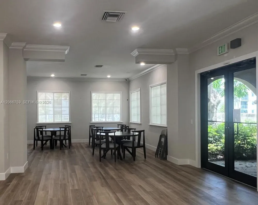 2640 S University Dr #118 Davie, FL 33328