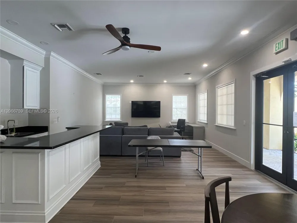 2640 S University Dr #118 Davie, FL 33328