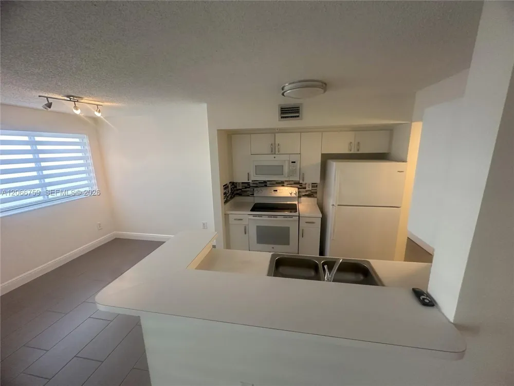 2640 S University Dr #118 Davie, FL 33328