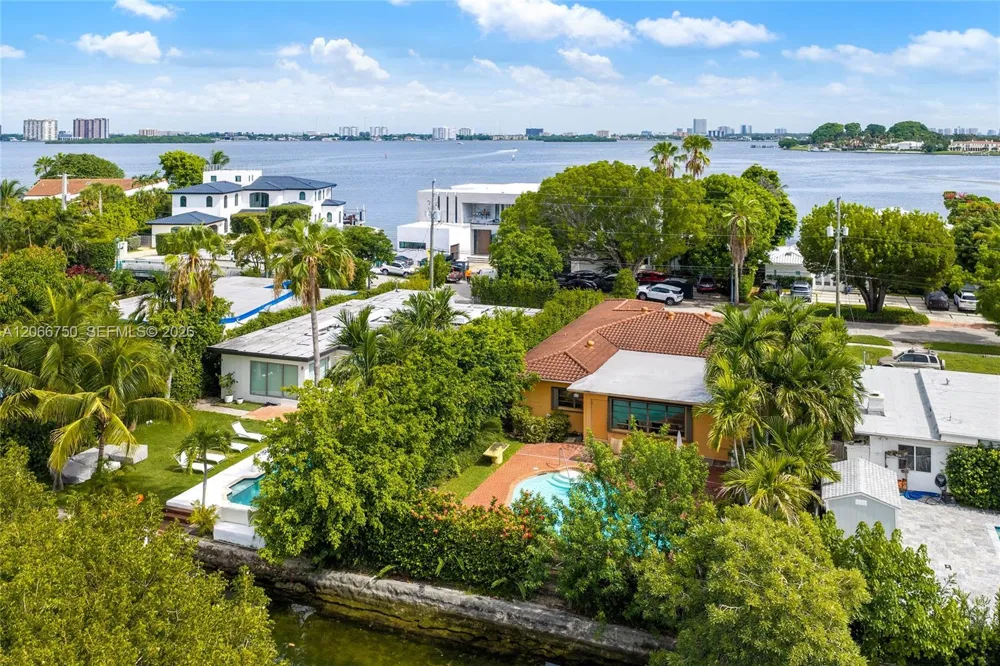 1860 Cleveland Rd Miami Beach, FL 33141
