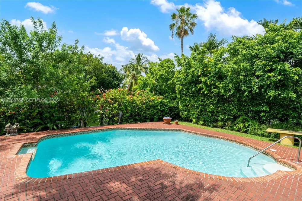 1860 Cleveland Rd Miami Beach, FL 33141