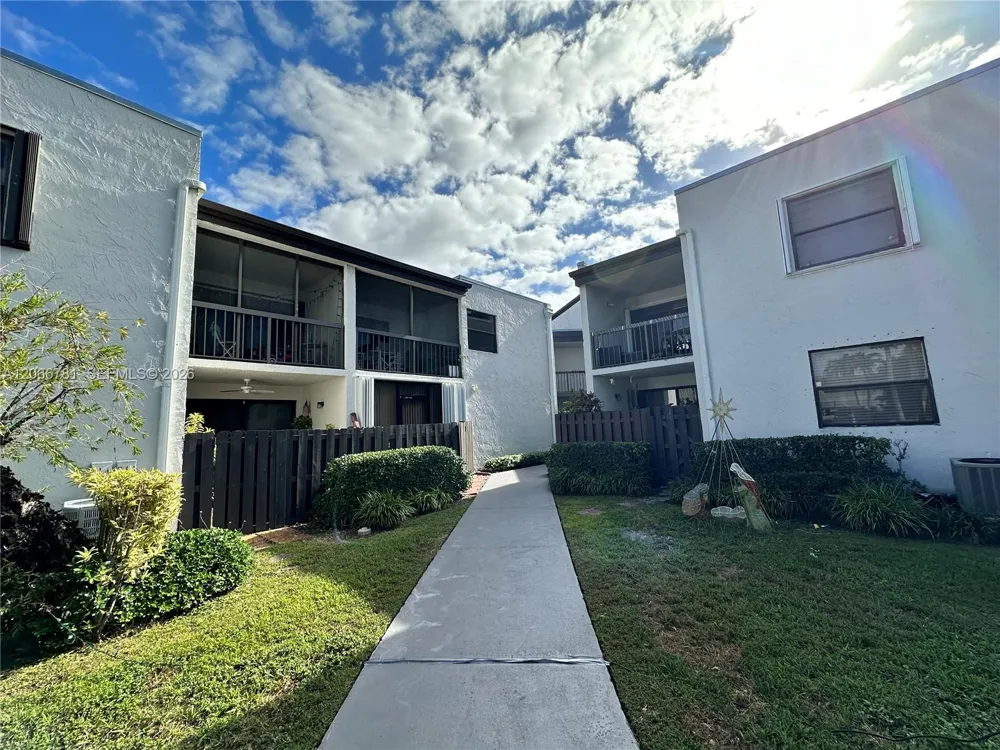 9427 Fontainebleau Blvd #102-34 Miami, FL 33172