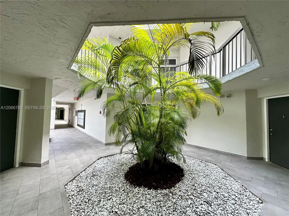 9427 Fontainebleau Blvd #102-34 Miami, FL 33172