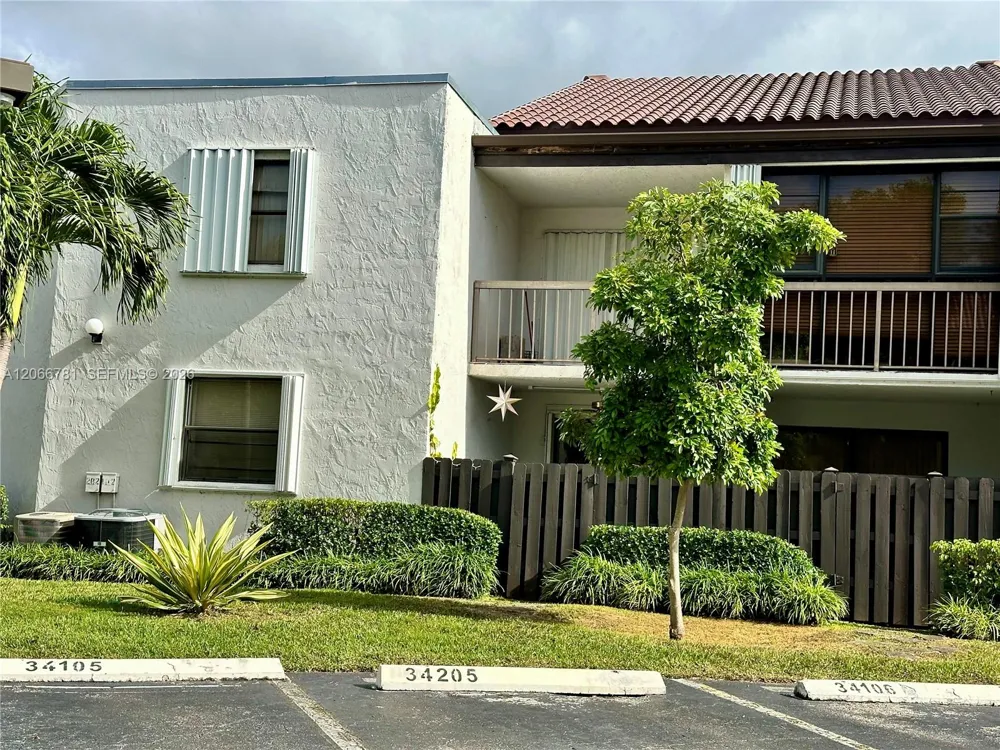 9427 Fontainebleau Blvd #102-34 Miami, FL 33172