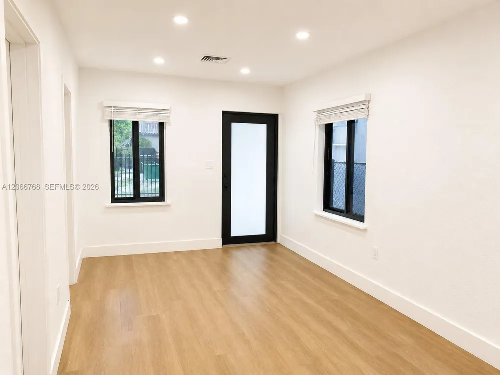 2415 NW 15th St Miami, FL 33125